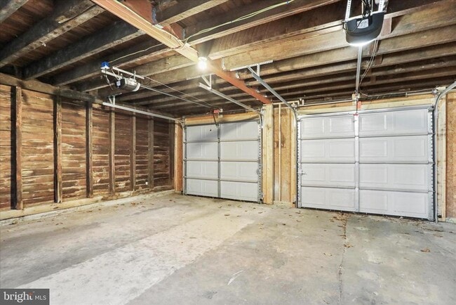 Building Photo - 1052 Edgar Ave