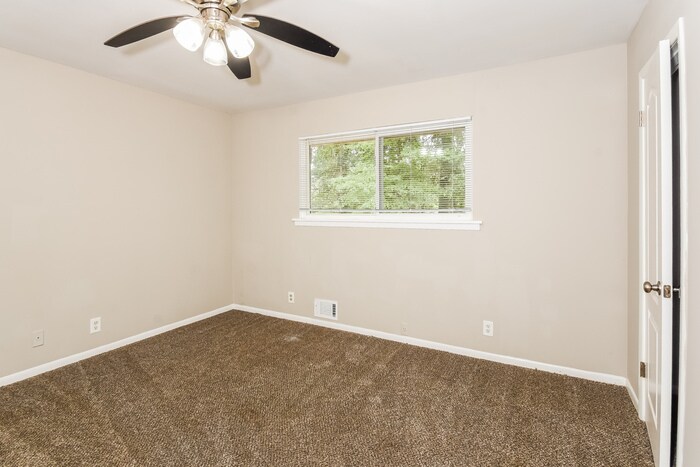 Building Photo - 5287 Chantilly Terrace