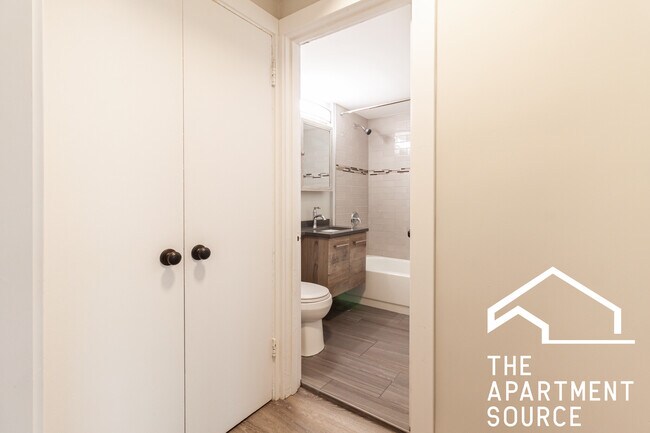 Building Photo - 445 W Wellington Ave