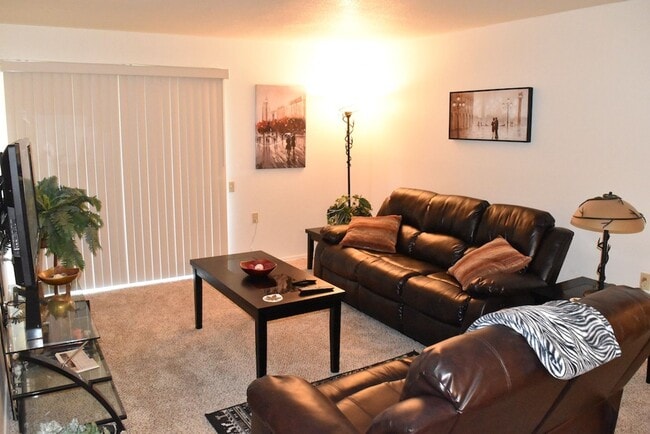Building Photo - 3550 Bay Sands Dr