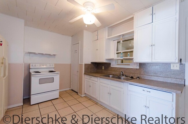 Building Photo - Cute, affordable 2 bedroom 1 bath house!