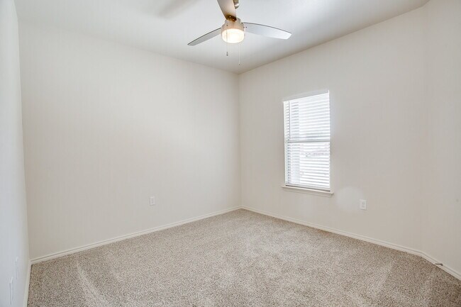 Building Photo - "Charming 3-Bedroom Retreat with 2 Full Baths in Wolfforth - 1465 Sq Ft of Comfort!"