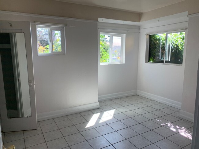 Building Photo - 3 bedrooms 1 bath house in National City