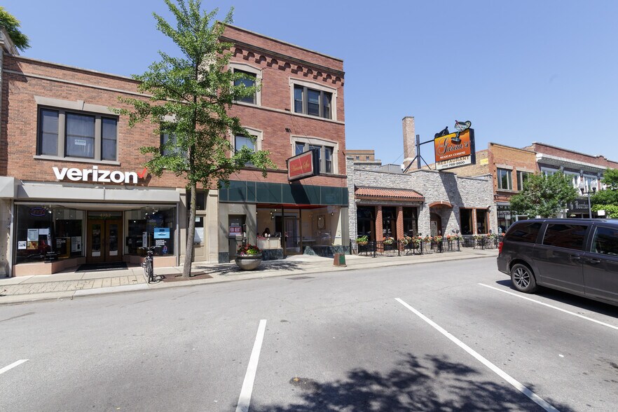 Building Photo - 4754 N Lincoln Ave