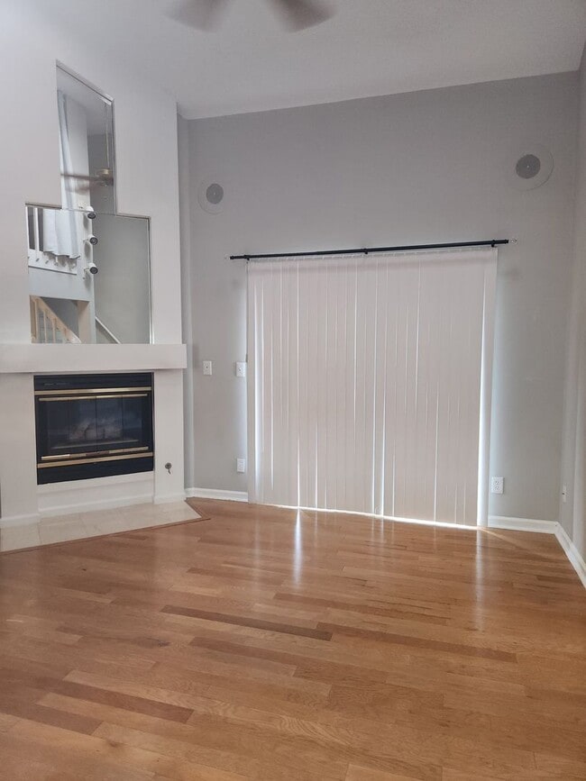 Building Photo - WILLOW CREEK POINTE