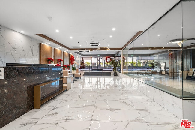 Building Photo - 4460 Wilshire Blvd