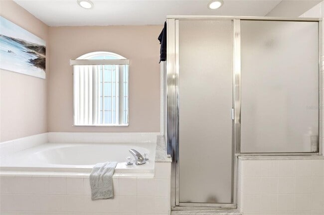 Building Photo - 824 Lake Biscayne Way