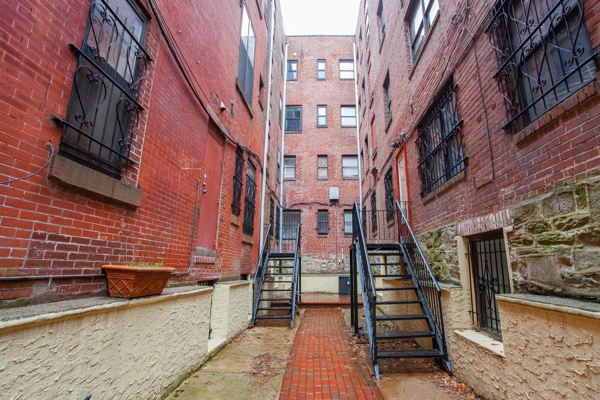 Building Photo - 2213 Green St