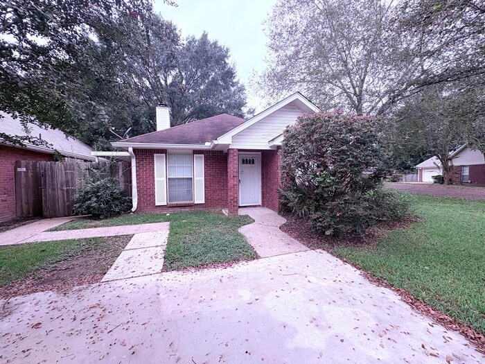 Building Photo - 3007 Willow Dr