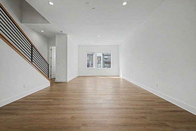 Building Photo - 689 Saddle Dr