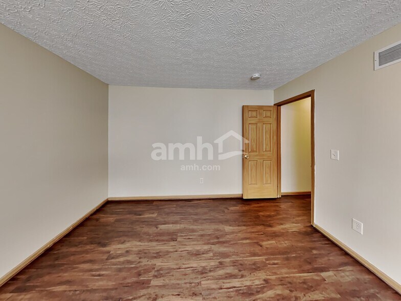Building Photo - 5734 Cedar Lawn Dr
