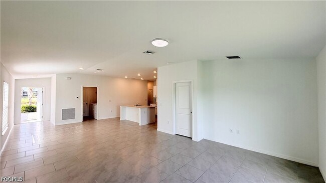 Building Photo - 4007 San Clemente Ct