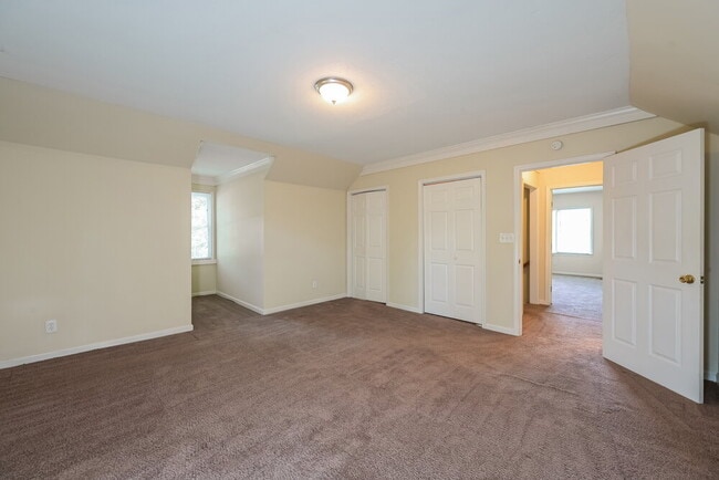 Building Photo - 521 Sequoia Ct