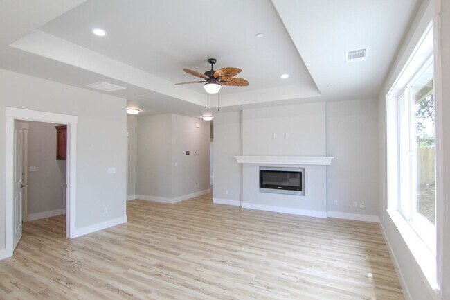 Building Photo - New Construction Home for Rent in Redding CA | Solar, Fenced Yard, 2 Car Garage