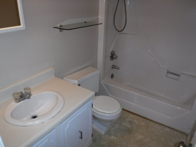 Building Photo - 203 Persse St