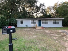 Building Photo - 6139 Syrcle Ave