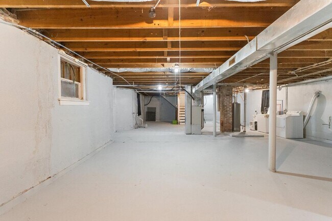 Building Photo - VOUCHER FREINDLY - COME SEE!!!!!!
