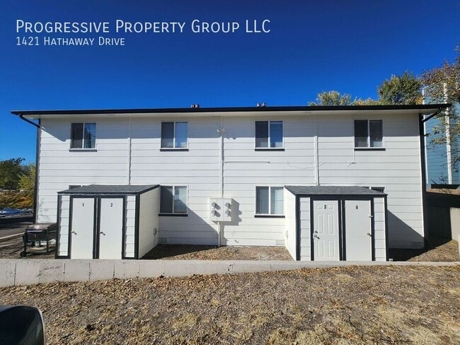 Building Photo - 1421 Hathaway Dr