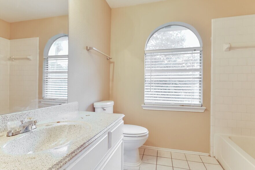 Building Photo - 16821 Kettle Creek Dr