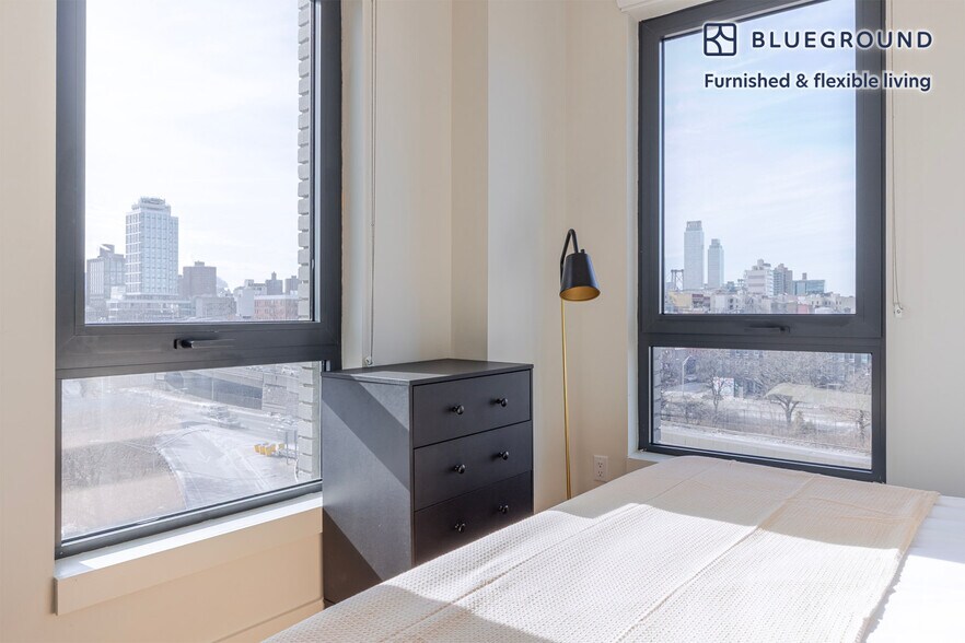 Building Photo - 130 Hope St