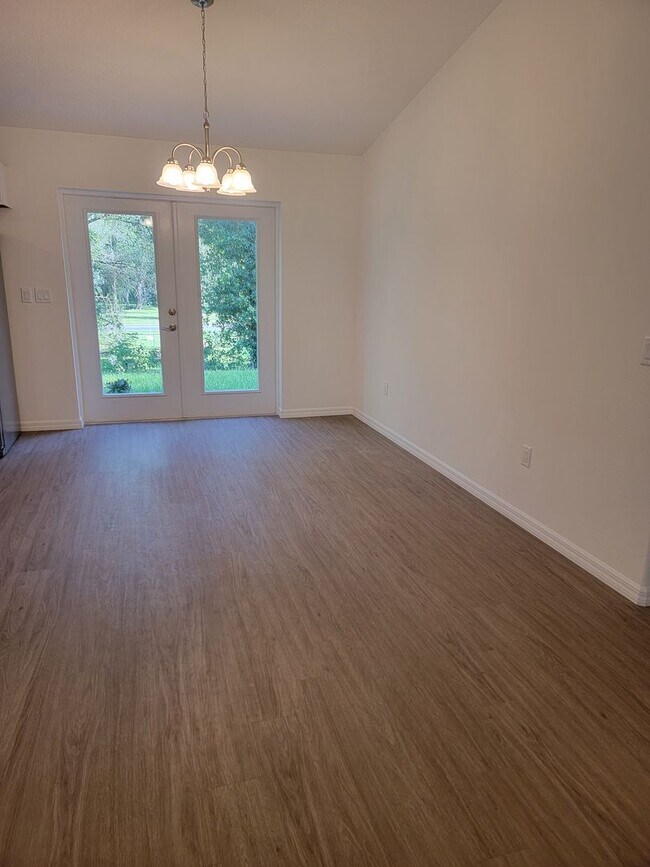 Building Photo - Beautiful 3/2/2 Near Downtown Inverness!!!