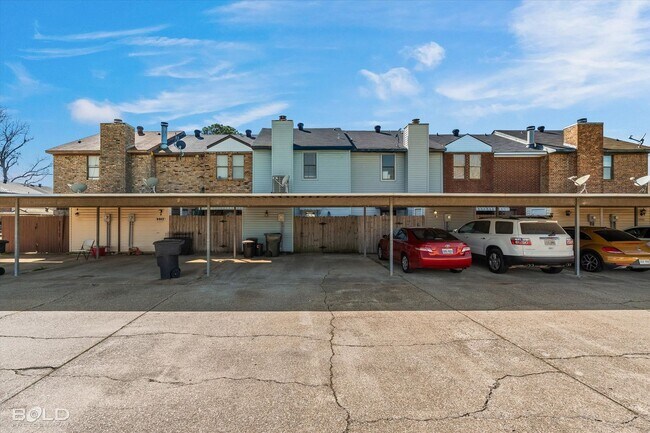 Building Photo - 2 Bedroom 2.5 Bath 2 Car Carport - town house