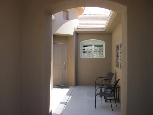 Building Photo - 4571 High Park Dr