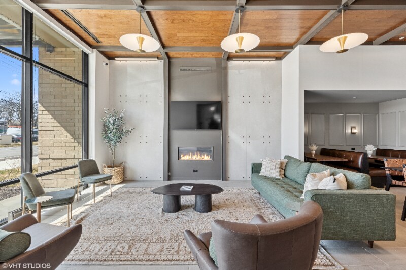 Building Photo - 15701 Lamon Ave