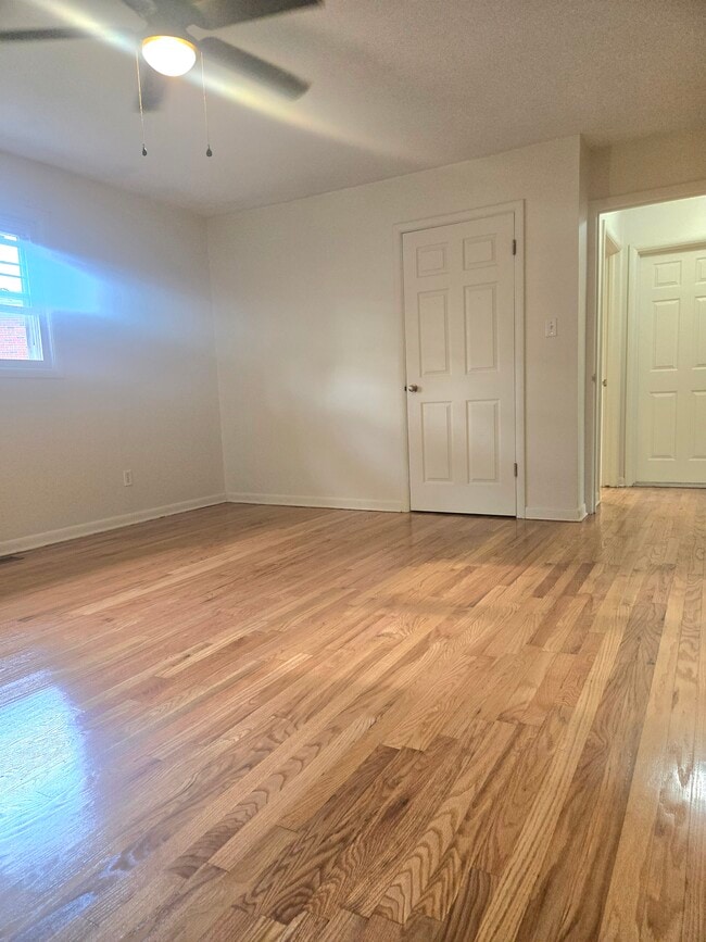 Building Photo - 107 Wayside Dr