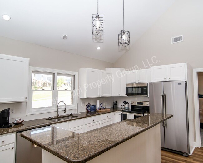 Building Photo - 441 Olive Branch Way