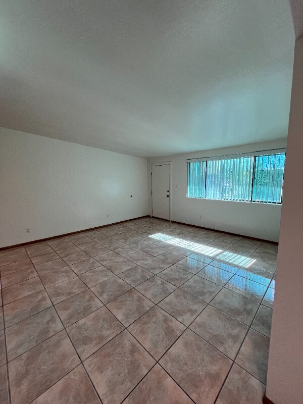 Building Photo - 803 E Holaway Dr