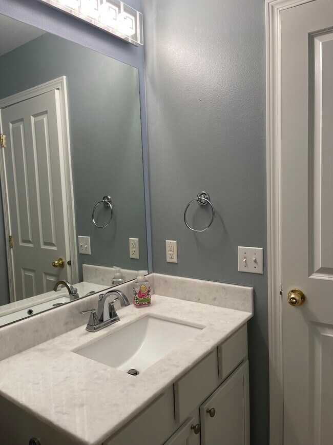 Building Photo - 15407 36th Dr SE