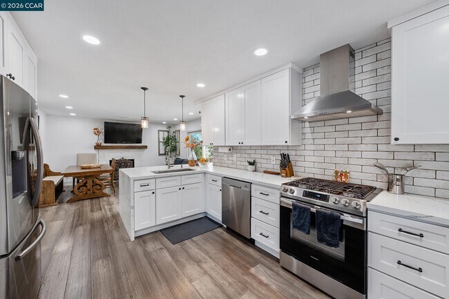 Building Photo - 1208 Roseann Dr