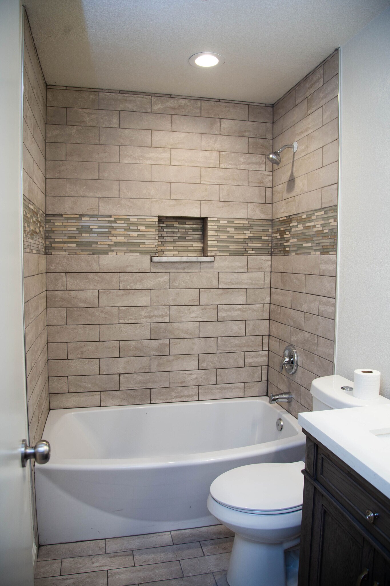 Hall Bath - 6500 Woodchuck Dr