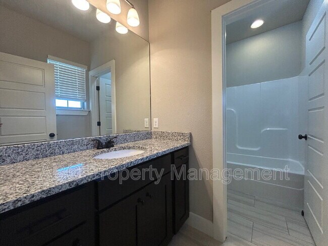 Building Photo - 3101 SW Warberry Ave