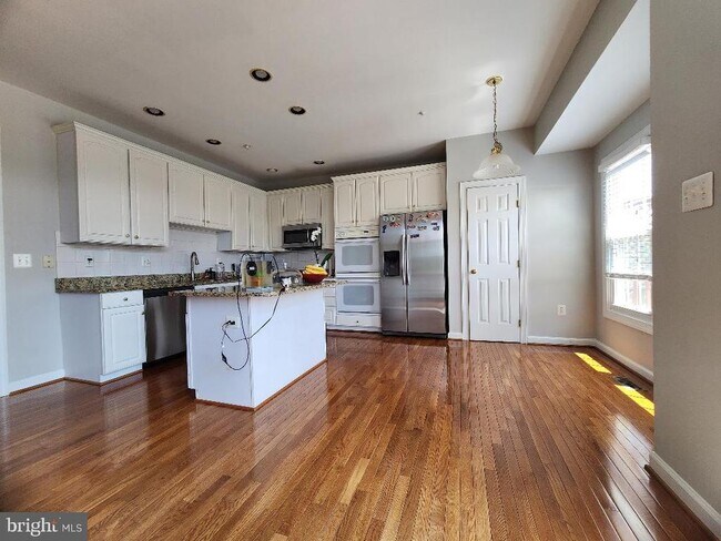 Building Photo - 13561 Flowerfield Dr
