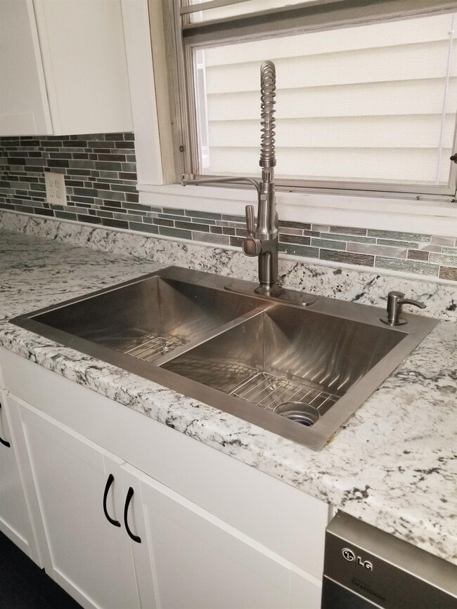 Building Photo - 159 W 10th St