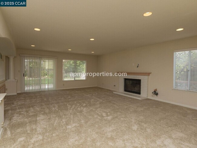 Building Photo - 4112 Creekpoint Ct