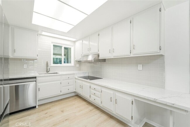 Building Photo - 2293 Via Puerta
