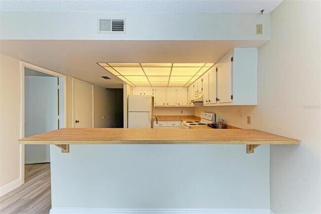 Building Photo - 425 30th Ave W