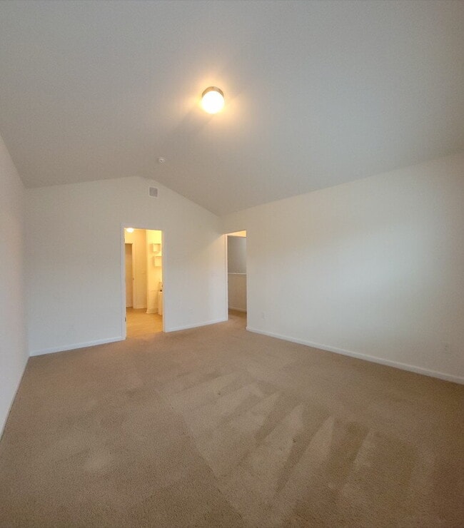 Building Photo - MOVE-IN SPECIAL! 1/2 OFF 1st MONTHS RENT.