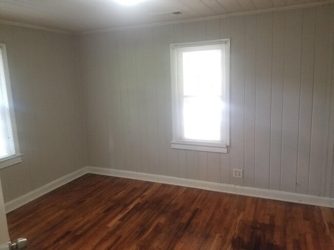 Building Photo - 2125 Burroughs Ave SE