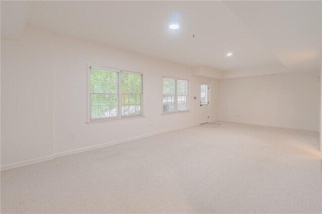 Building Photo - 530 Saddlebrook Dr