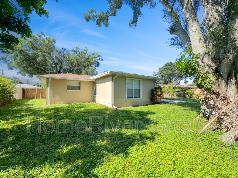 Building Photo - 928 Parkwood Dr