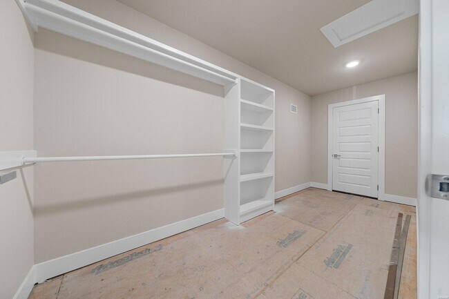 Building Photo - 101 Sea Ray