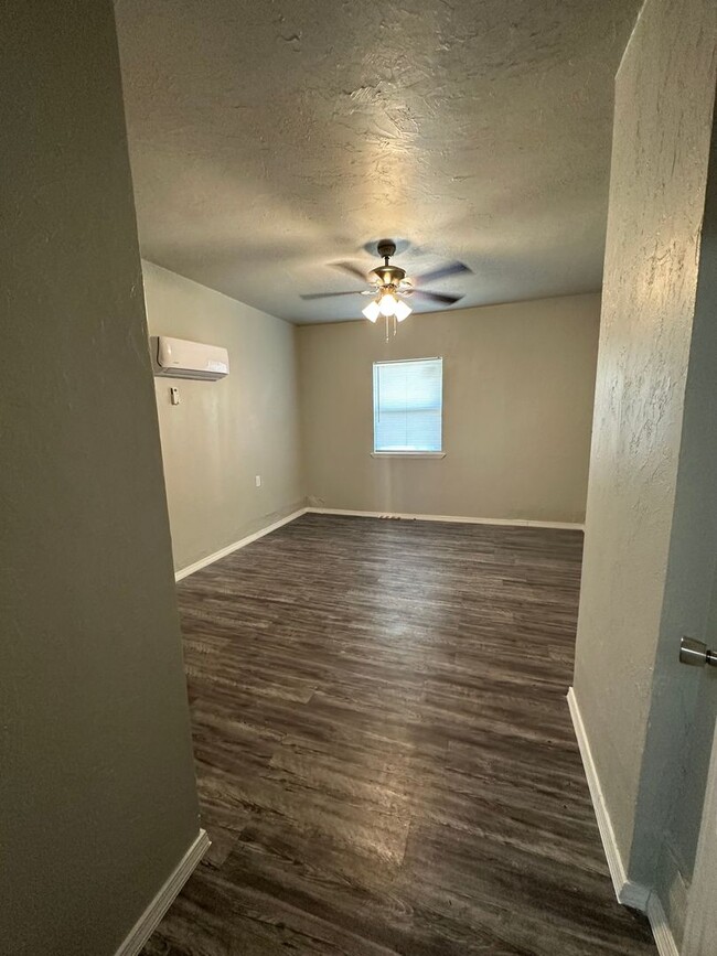 Building Photo - Nice 4 bed 1 bath