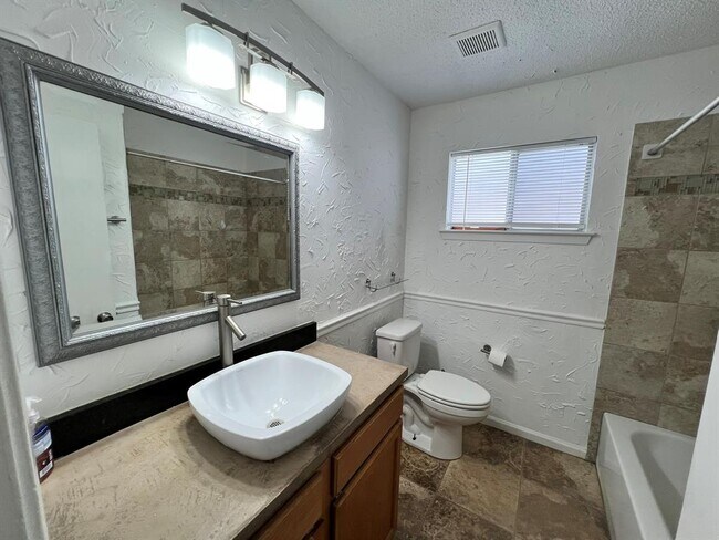Building Photo - 3303 Galesburg Dr