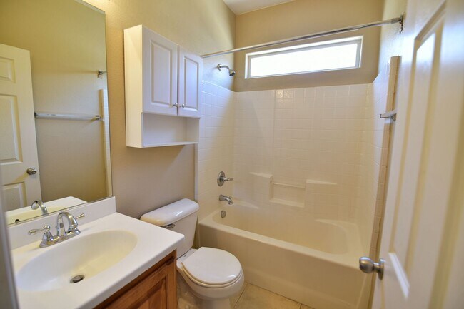 Building Photo - Beautiful 4BED/3BATH/CAR home located in SW Las Vegas!