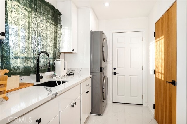 Building Photo - 9742 Farralone Ave