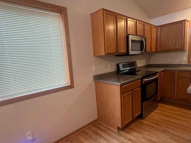 Building Photo - 4248 Red Hawk Dr SE